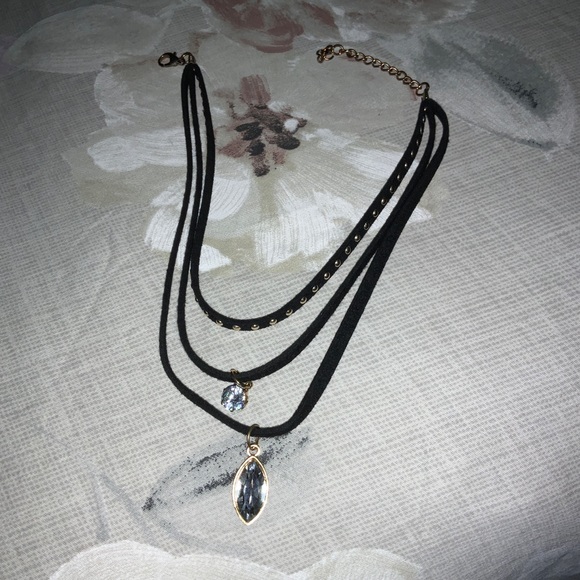 NEW! Three-Layered Stud Pendant Choker - Picture 6 of 10